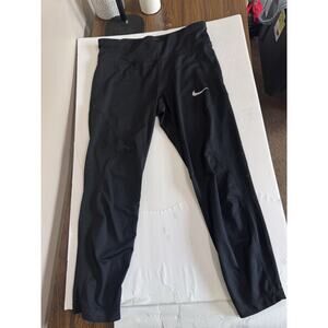 Woman’s Nike Capri Legging Size Medium